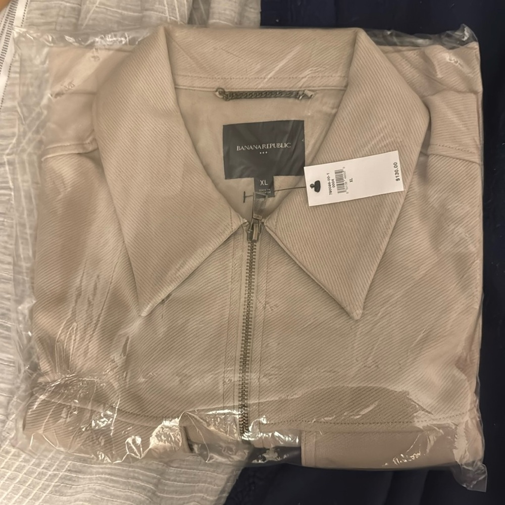 NWT! Cropped, zip jacket. Banana Republic